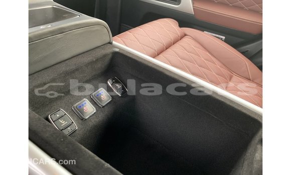 Acheter Import Voiture Toyota Land Cruiser Noir à Import - Dubai, Central Acheter Import Voiture Toyota Land Cruiser Noir à Import - Dubai, Central