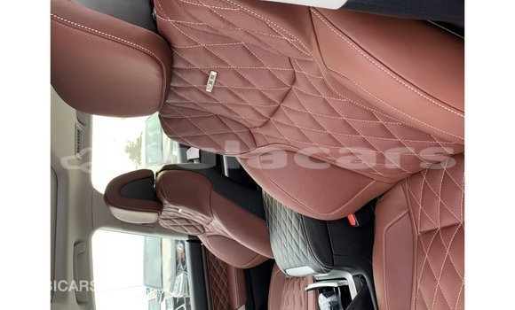 Acheter Import Voiture Toyota Land Cruiser Noir à Import - Dubai, Central Acheter Import Voiture Toyota Land Cruiser Noir à Import - Dubai, Central