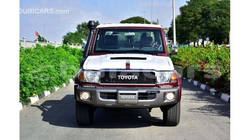 Big with watermark toyota land cruiser central import dubai 5762