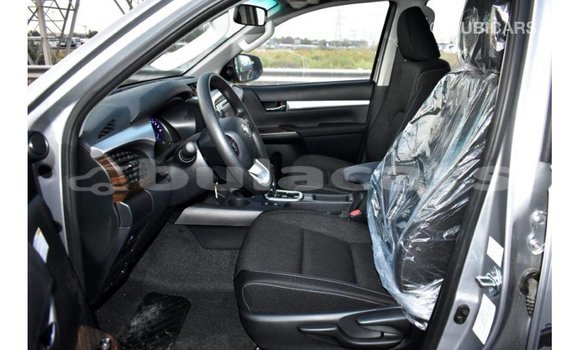 Acheter Import Voiture Toyota Hilux Gris à Import - Dubai, Central Acheter Import Voiture Toyota Hilux Gris à Import - Dubai, Central