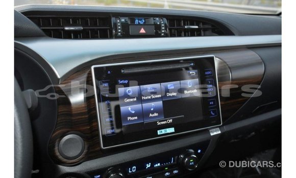 Acheter Import Voiture Toyota Hilux Gris à Import - Dubai, Central Acheter Import Voiture Toyota Hilux Gris à Import - Dubai, Central