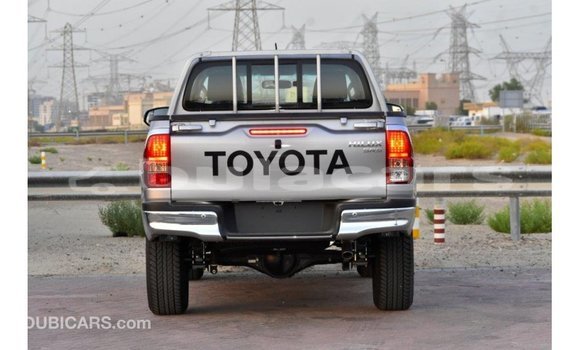 Acheter Import Voiture Toyota Hilux Gris à Import - Dubai, Central Acheter Import Voiture Toyota Hilux Gris à Import - Dubai, Central