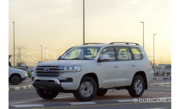 Acheter Import Voiture Toyota Land Cruiser Blanc à Import - Dubai, Central Acheter Import Voiture Toyota Land Cruiser Blanc à Import - Dubai, Central