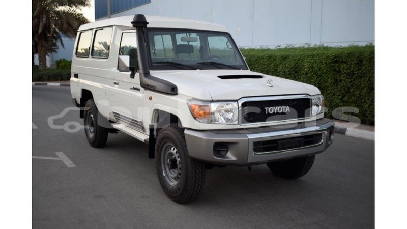 Big with watermark toyota land cruiser central import dubai 5778