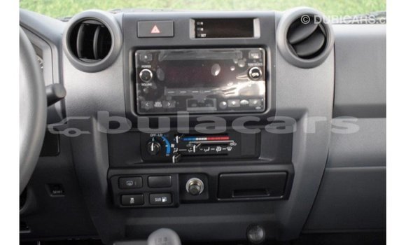Acheter Import Voiture Toyota Land Cruiser Blanc à Import - Dubai, Central Acheter Import Voiture Toyota Land Cruiser Blanc à Import - Dubai, Central