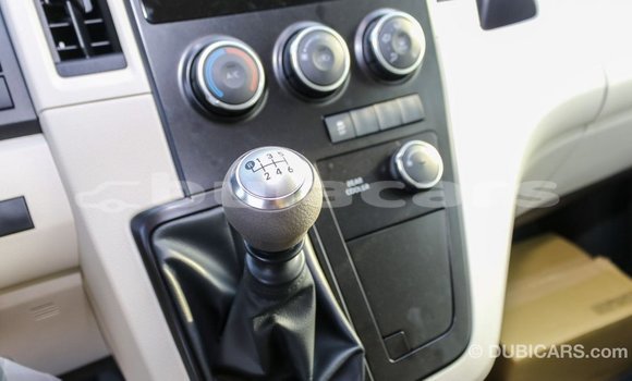 Acheter Import Voiture Toyota Hiace Blanc à Import - Dubai, Central Acheter Import Voiture Toyota Hiace Blanc à Import - Dubai, Central