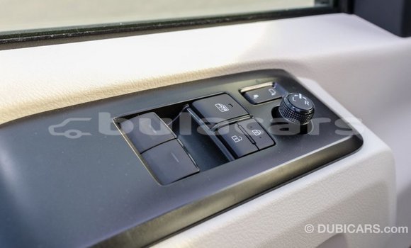 Acheter Import Voiture Toyota Hiace Blanc à Import - Dubai, Central Acheter Import Voiture Toyota Hiace Blanc à Import - Dubai, Central