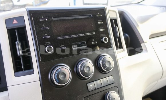 Acheter Import Voiture Toyota Hiace Blanc à Import - Dubai, Central Acheter Import Voiture Toyota Hiace Blanc à Import - Dubai, Central