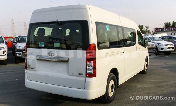 Acheter Import Voiture Toyota Hiace Blanc à Import - Dubai, Central Acheter Import Voiture Toyota Hiace Blanc à Import - Dubai, Central