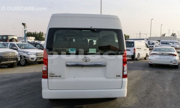 Acheter Import Voiture Toyota Hiace Blanc à Import - Dubai, Central Acheter Import Voiture Toyota Hiace Blanc à Import - Dubai, Central
