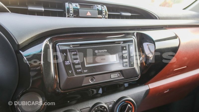 Big with watermark toyota hilux central import dubai 5782