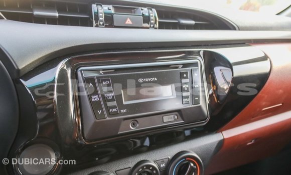 Acheter Import Voiture Toyota Hilux Blanc à Import - Dubai, Central Acheter Import Voiture Toyota Hilux Blanc à Import - Dubai, Central