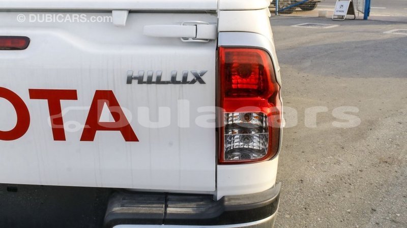 Big with watermark toyota hilux central import dubai 5782