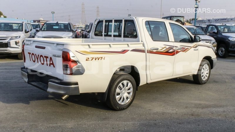 Big with watermark toyota hilux central import dubai 5782
