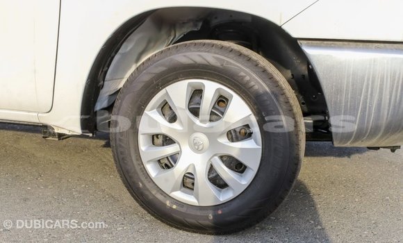 Acheter Import Voiture Toyota Hilux Blanc à Import - Dubai, Central Acheter Import Voiture Toyota Hilux Blanc à Import - Dubai, Central