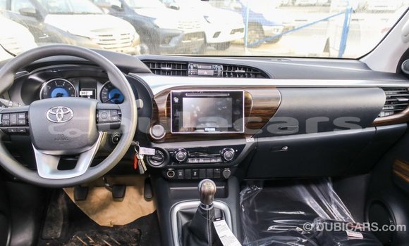 Acheter Import Voiture Toyota Hilux Gris à Import - Dubai, Central Acheter Import Voiture Toyota Hilux Gris à Import - Dubai, Central