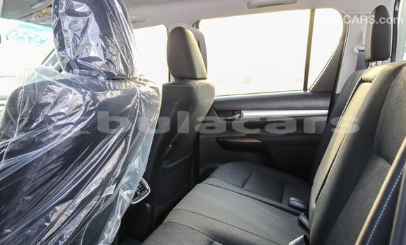 Acheter Import Voiture Toyota Hilux Gris à Import - Dubai, Central Acheter Import Voiture Toyota Hilux Gris à Import - Dubai, Central