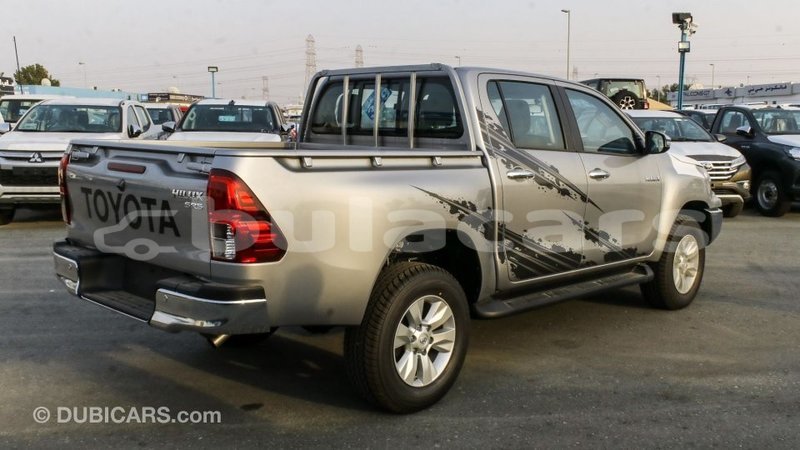 Big with watermark toyota hilux central import dubai 5783