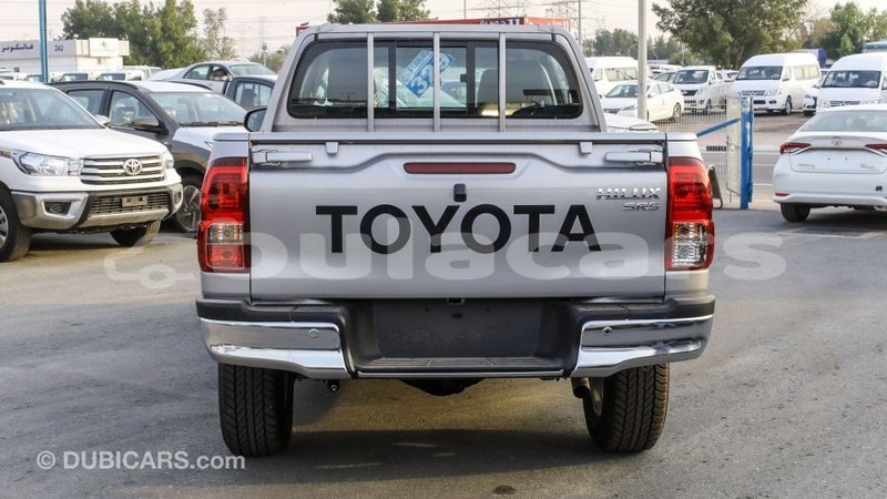 Big with watermark toyota hilux central import dubai 5783
