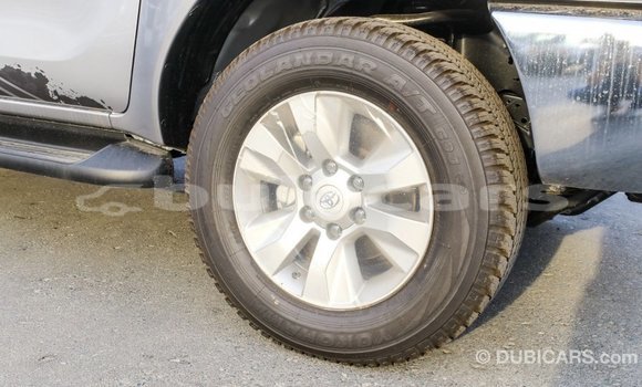 Acheter Import Voiture Toyota Hilux Gris à Import - Dubai, Central Acheter Import Voiture Toyota Hilux Gris à Import - Dubai, Central