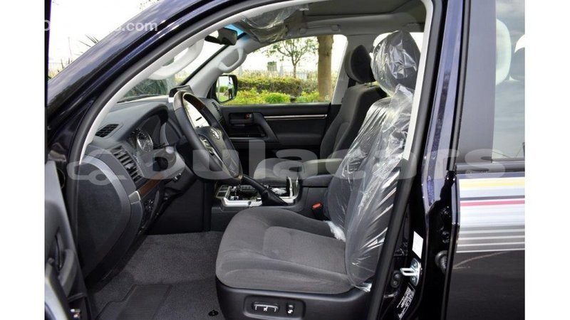 Big with watermark toyota land cruiser central import dubai 5786