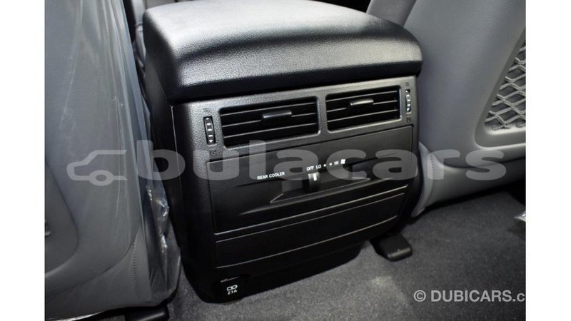 Big with watermark toyota land cruiser central import dubai 5786