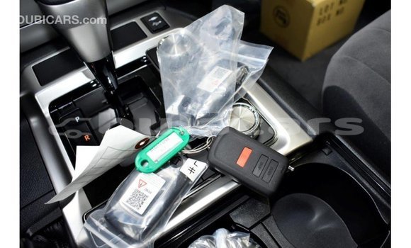 Acheter Import Voiture Toyota Land Cruiser Noir à Import - Dubai, Central Acheter Import Voiture Toyota Land Cruiser Noir à Import - Dubai, Central