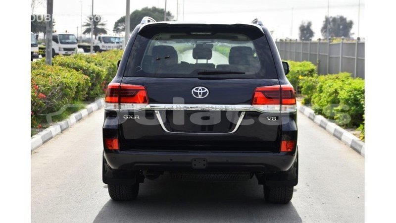 Big with watermark toyota land cruiser central import dubai 5786