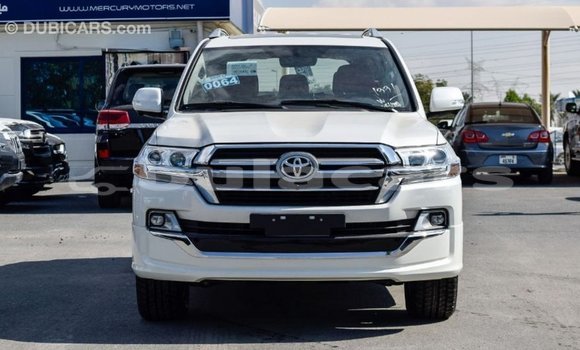 Acheter Import Voiture Toyota Land Cruiser Blanc à Import - Dubai, Central Acheter Import Voiture Toyota Land Cruiser Blanc à Import - Dubai, Central
