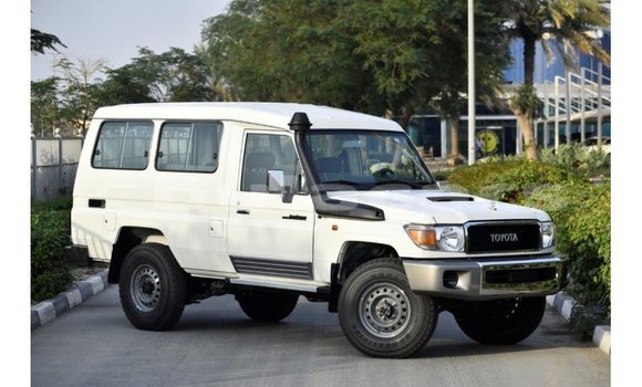 Acheter Import Voiture Toyota Land Cruiser Blanc à Import - Dubai, Central Acheter Import Voiture Toyota Land Cruiser Blanc à Import - Dubai, Central