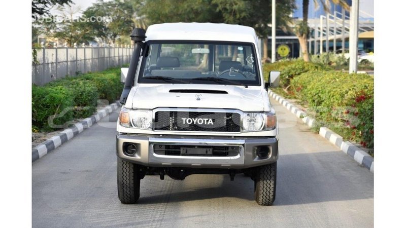 Big with watermark toyota land cruiser central import dubai 5793