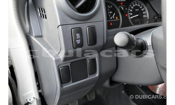 Acheter Import Voiture Toyota Land Cruiser Blanc à Import - Dubai, Central Acheter Import Voiture Toyota Land Cruiser Blanc à Import - Dubai, Central