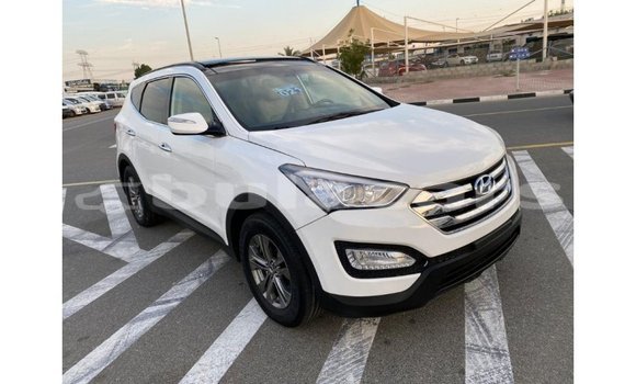 Buy Import Hyundai Santa Fe White Car in Import - Dubai in Central Buy Import Hyundai Santa Fe White Car in Import - Dubai in Central