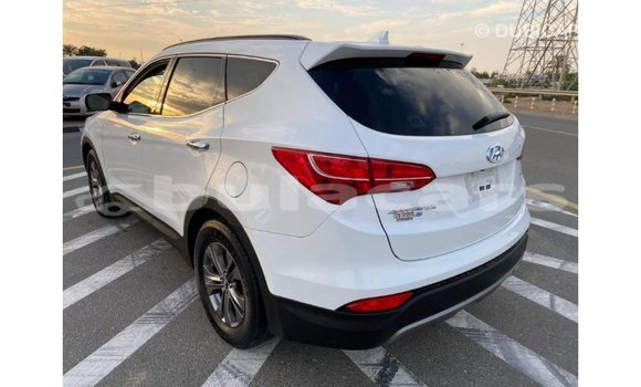 Buy Import Hyundai Santa Fe White Car in Import - Dubai in Central Buy Import Hyundai Santa Fe White Car in Import - Dubai in Central