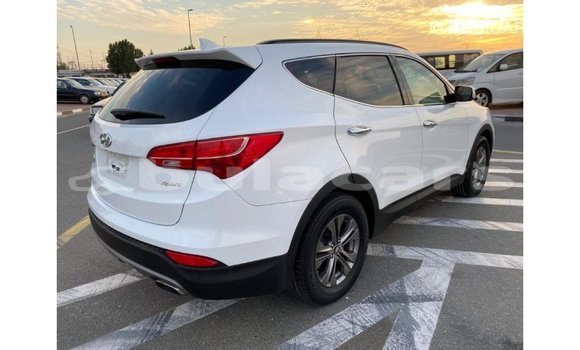 Buy Import Hyundai Santa Fe White Car in Import - Dubai in Central Buy Import Hyundai Santa Fe White Car in Import - Dubai in Central