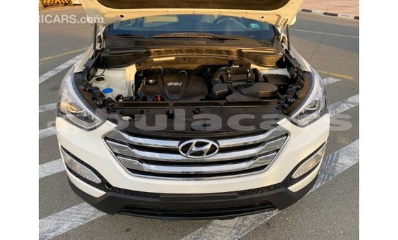 Buy Import Hyundai Santa Fe White Car in Import - Dubai in Central Buy Import Hyundai Santa Fe White Car in Import - Dubai in Central