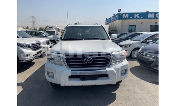 Acheter Import Voiture Toyota Land Cruiser Blanc à Import - Dubai, Central Acheter Import Voiture Toyota Land Cruiser Blanc à Import - Dubai, Central