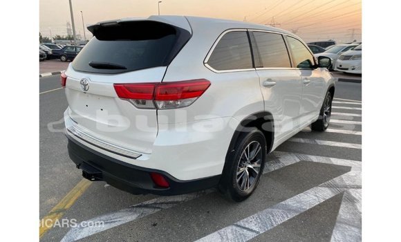 Buy Import Toyota Highlander White Car in Import - Dubai in Central Buy Import Toyota Highlander White Car in Import - Dubai in Central