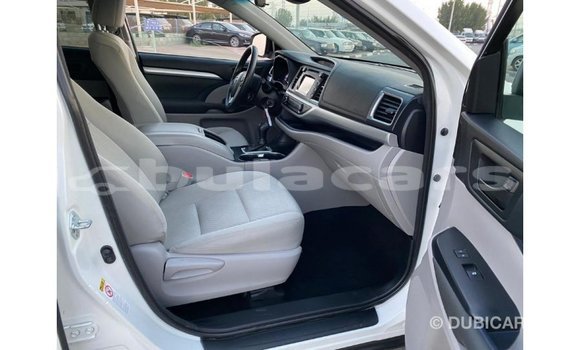 Buy Import Toyota Highlander White Car in Import - Dubai in Central Buy Import Toyota Highlander White Car in Import - Dubai in Central