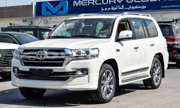 Acheter Import Voiture Toyota Land Cruiser Blanc à Import - Dubai, Central Acheter Import Voiture Toyota Land Cruiser Blanc à Import - Dubai, Central