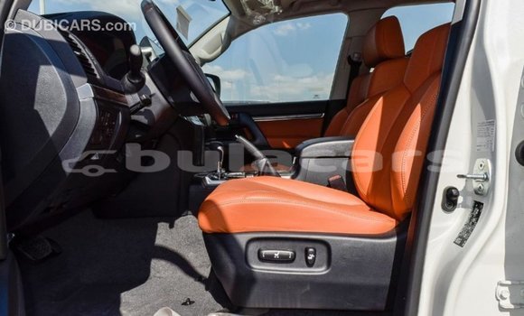 Acheter Import Voiture Toyota Land Cruiser Blanc à Import - Dubai, Central Acheter Import Voiture Toyota Land Cruiser Blanc à Import - Dubai, Central