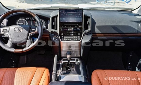 Acheter Import Voiture Toyota Land Cruiser Blanc à Import - Dubai, Central Acheter Import Voiture Toyota Land Cruiser Blanc à Import - Dubai, Central