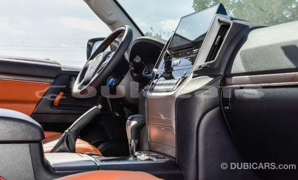 Acheter Import Voiture Toyota Land Cruiser Blanc à Import - Dubai, Central Acheter Import Voiture Toyota Land Cruiser Blanc à Import - Dubai, Central