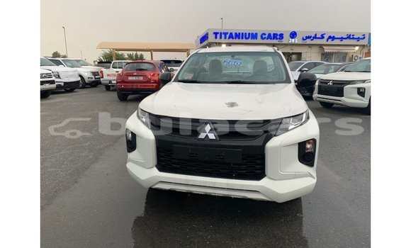Acheter Import Voiture Mitsubishi L200 Blanc à Import - Dubai, Central Acheter Import Voiture Mitsubishi L200 Blanc à Import - Dubai, Central