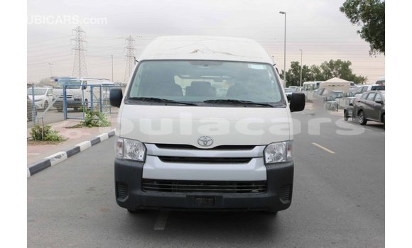 Acheter Import Voiture Toyota Hiace Blanc à Import - Dubai, Central Acheter Import Voiture Toyota Hiace Blanc à Import - Dubai, Central