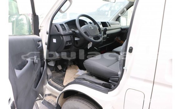 Acheter Import Voiture Toyota Hiace Blanc à Import - Dubai, Central Acheter Import Voiture Toyota Hiace Blanc à Import - Dubai, Central