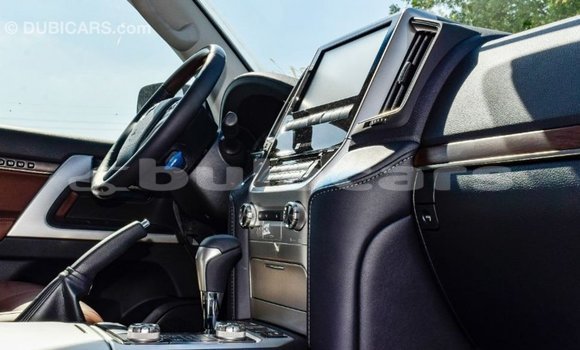 Acheter Import Voiture Toyota Land Cruiser Noir à Import - Dubai, Central Acheter Import Voiture Toyota Land Cruiser Noir à Import - Dubai, Central