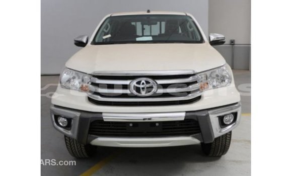 Acheter Import Voiture Toyota Hilux Blanc à Import - Dubai, Central Acheter Import Voiture Toyota Hilux Blanc à Import - Dubai, Central