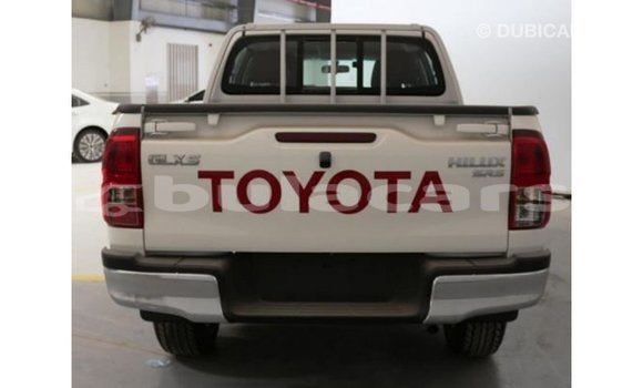 Acheter Import Voiture Toyota Hilux Blanc à Import - Dubai, Central Acheter Import Voiture Toyota Hilux Blanc à Import - Dubai, Central