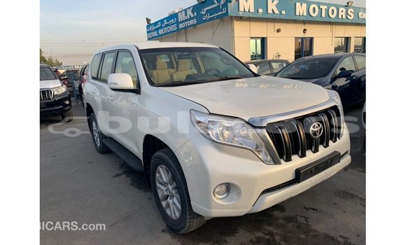 Acheter Import Voiture Toyota Prado Blanc à Import - Dubai, Central Acheter Import Voiture Toyota Prado Blanc à Import - Dubai, Central